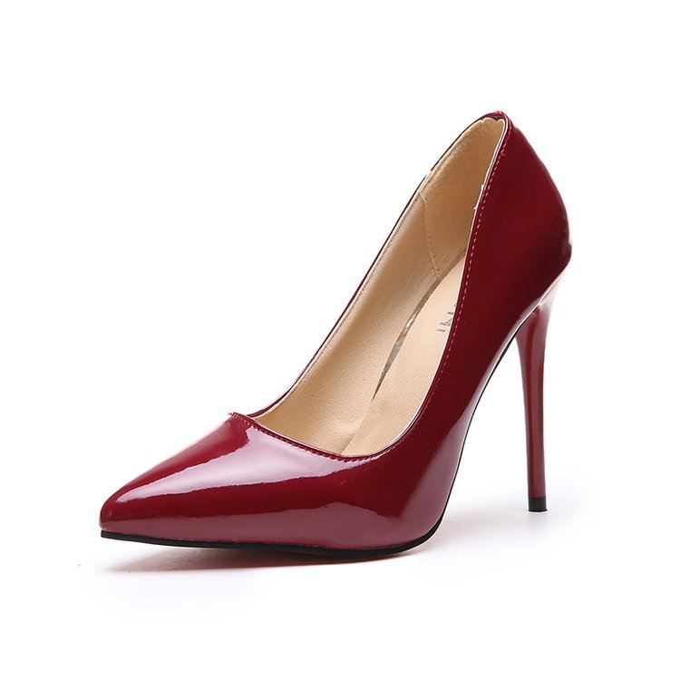Γόβες Stiletto με Λουστρίνι & Minimal Σχεδιασμό