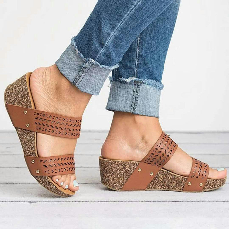 Πλατφόρμες Slip-On με Διπλό Λουράκι & Διακοσμητικά Τρουκς