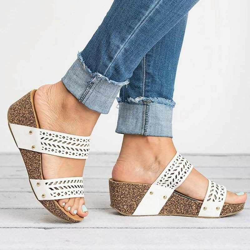 Πλατφόρμες Slip-On με Διπλό Λουράκι & Διακοσμητικά Τρουκς