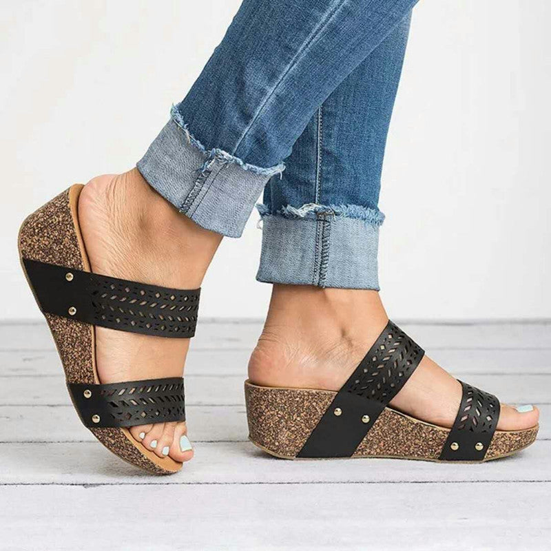 Πλατφόρμες Slip-On με Διπλό Λουράκι & Διακοσμητικά Τρουκς