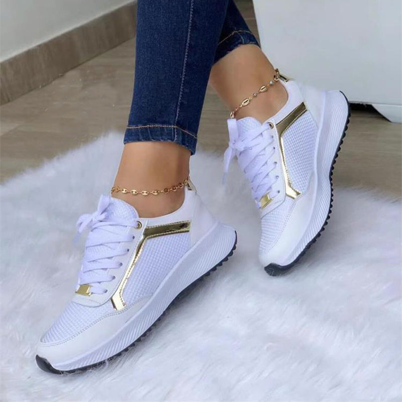 Γυναικεία Sneakers με Μεταλλική Λεπτομέρεια & Ανάγλυφη Σόλα