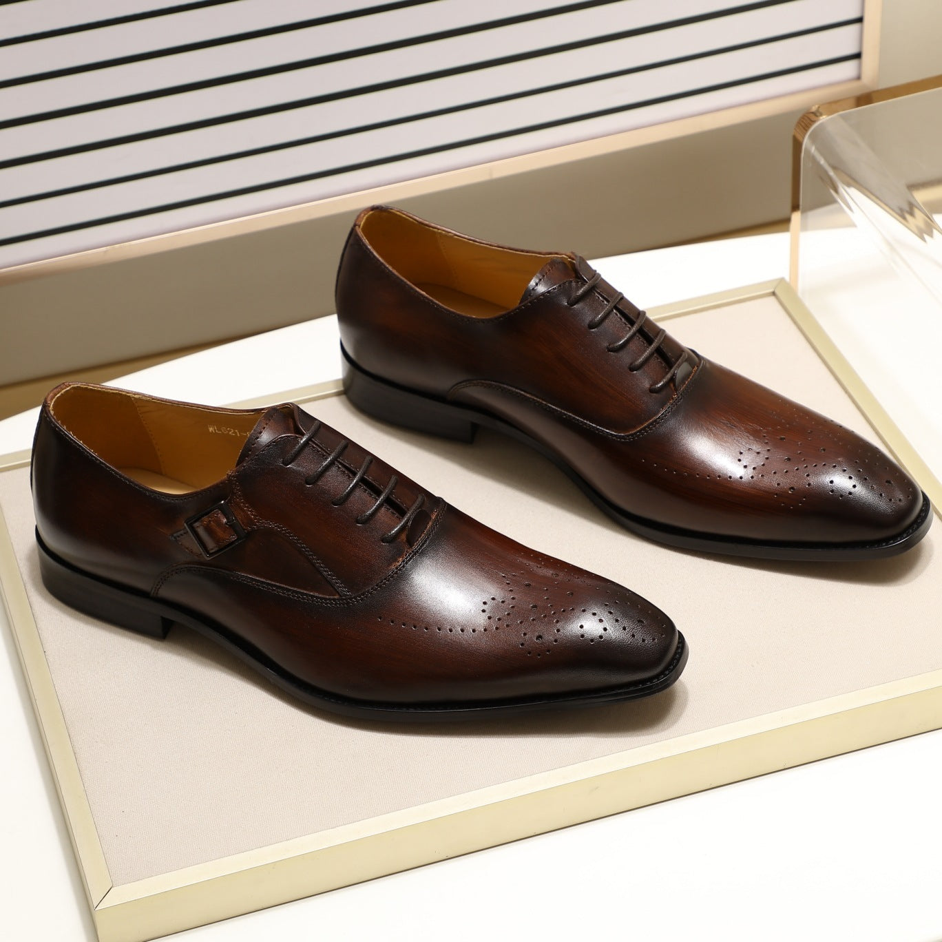 Επίσημα Brogues με Διακριτική Τρυπητή Διακόσμηση & Πλευρική Διακοσμητική Αγκράφα