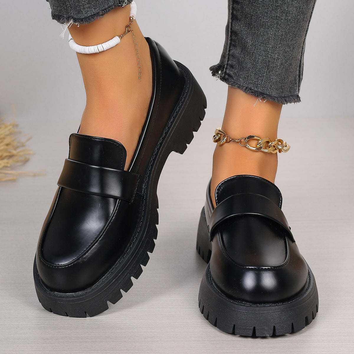 Loafers με Chunky Σόλα & Minimal Σχεδιασμό