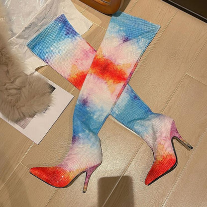 Εντυπωσιακές Over the Knee Μπότες με Tie-Dye Λάμψη