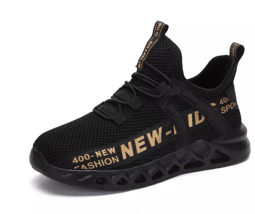 Sneakers με Πλεκτό Πάνω Μέρος & Ανάγλυφη Σόλα Εντυπωσιακού Σχεδιασμού
