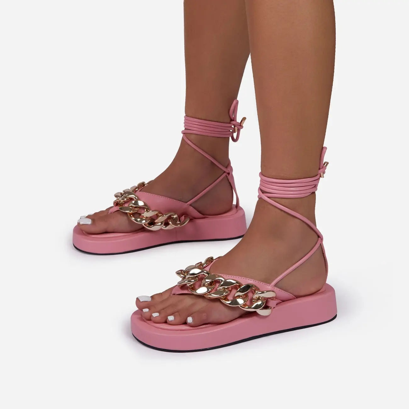 Flatform Σανδάλια με Χρυσή Αλυσίδα και Δέσιμο στον Αστράγαλο