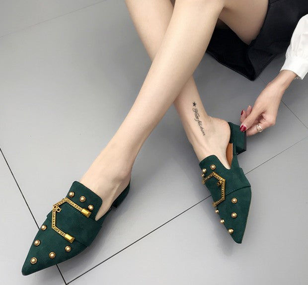Γυναικεία Mules Flat με Διακοσμητικά Τρουκς & Μεταλλική Λεπτομέρεια