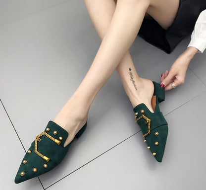 Γυναικεία Mules Flat με Διακοσμητικά Τρουκς & Μεταλλική Λεπτομέρεια