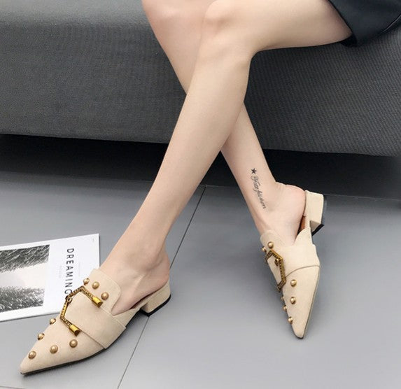 Γυναικεία Mules Flat με Διακοσμητικά Τρουκς & Μεταλλική Λεπτομέρεια