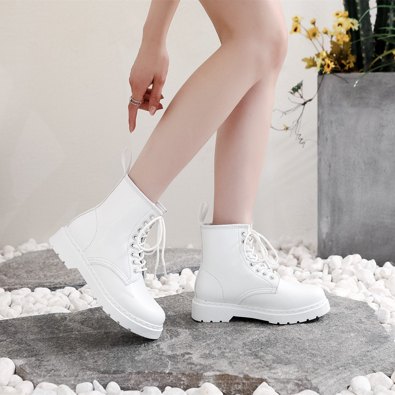 Αρβυλάκια με Κορδόνια σε Total White Σχεδιασμό