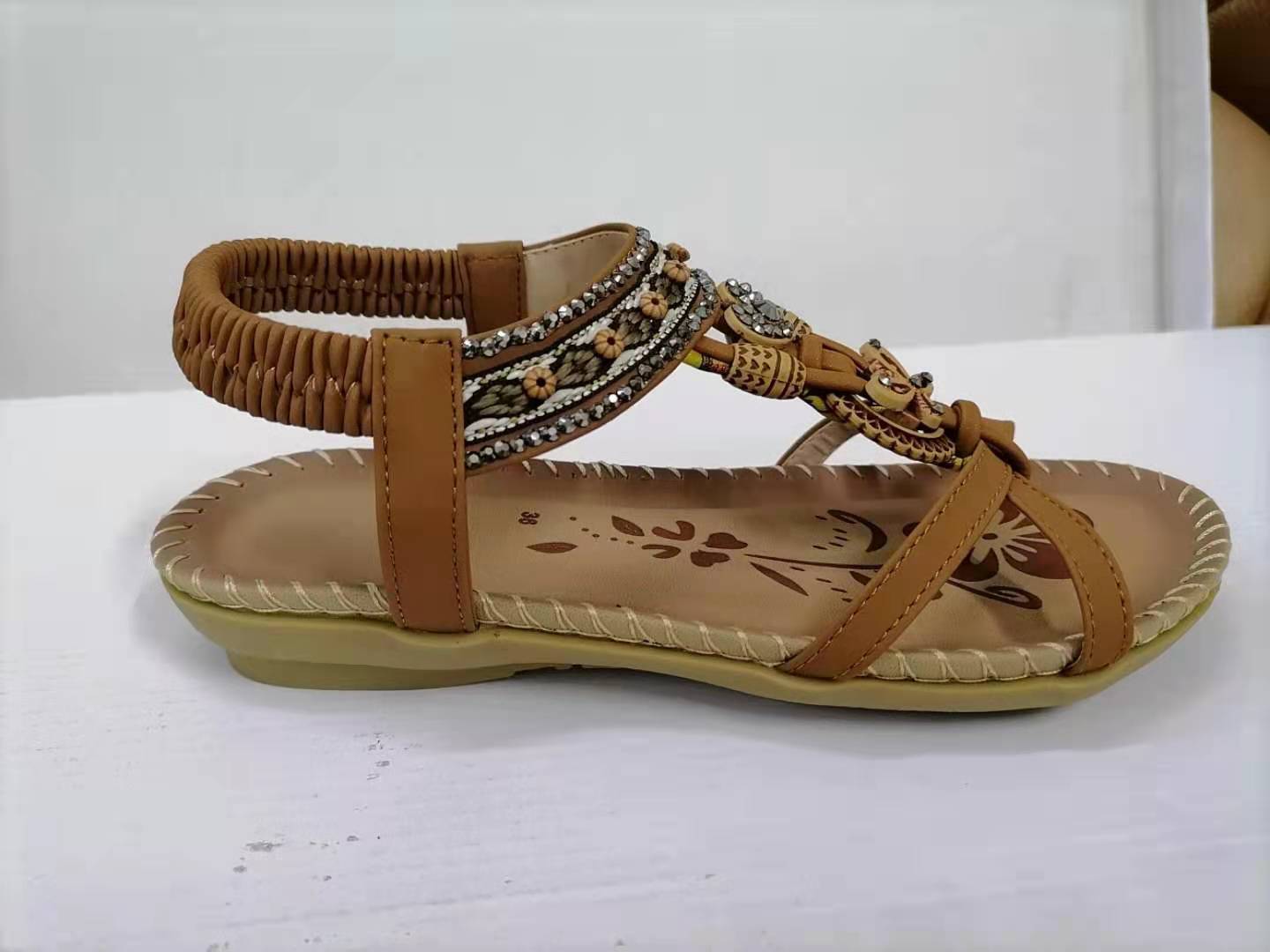 Strappy Σανδάλια με Πλέξη & Διακοσμητικές Χάντρες