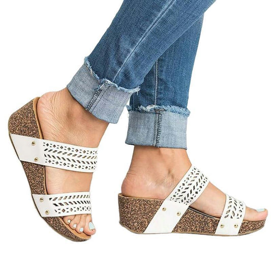 Πλατφόρμες Slip-On με Διπλό Λουράκι & Διακοσμητικά Τρουκς