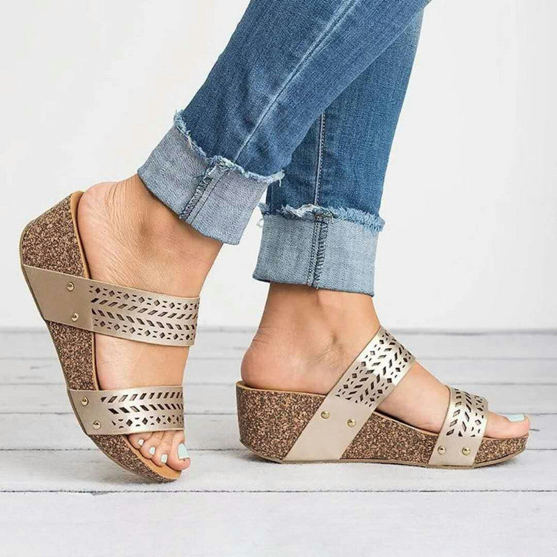 Πλατφόρμες Slip-On με Διπλό Λουράκι & Διακοσμητικά Τρουκς