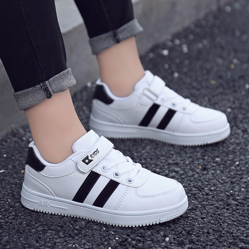 Sneakers με Τριπλή Ρίγα & Αυτοκόλλητο Κλείσιμο