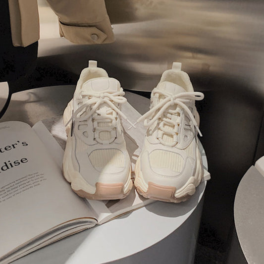 Γυναικεία Sneakers με Chunky Σόλα & Διακριτικές Λεπτομέρειες