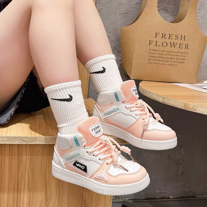 High-Top Sneakers με Δίχρωμο Σχεδιασμό & Κορδόνια