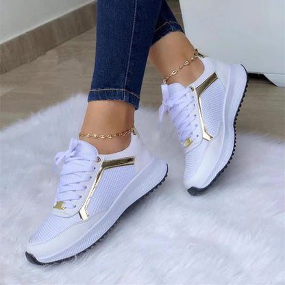 Γυναικεία Sneakers με Μεταλλική Λεπτομέρεια & Ανάγλυφη Σόλα