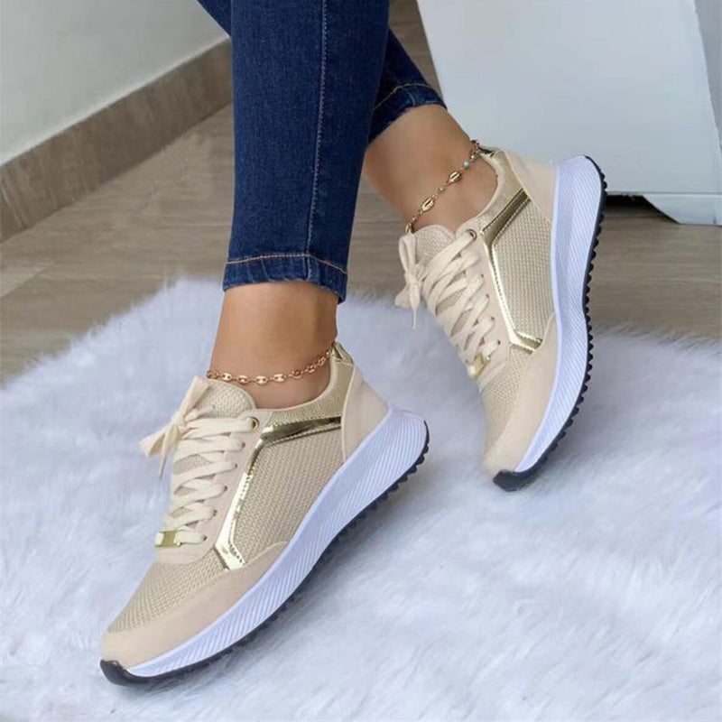 Γυναικεία Sneakers με Μεταλλική Λεπτομέρεια & Ανάγλυφη Σόλα