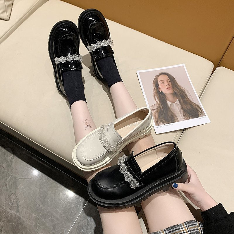 Γυναικεία Loafers με Διακοσμητικές Χάντρες & Chunky Σόλα