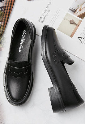 Loafers με Τακούνι & Minimal Διακόσμηση
