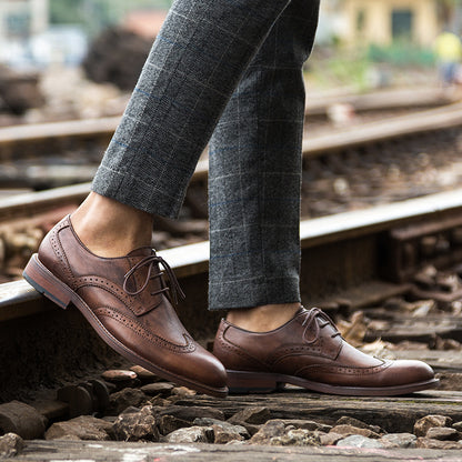 Κλασικά Brogue Derby Παπούτσια με Διαχρονικές Τρυπητές Λεπτομέρειες