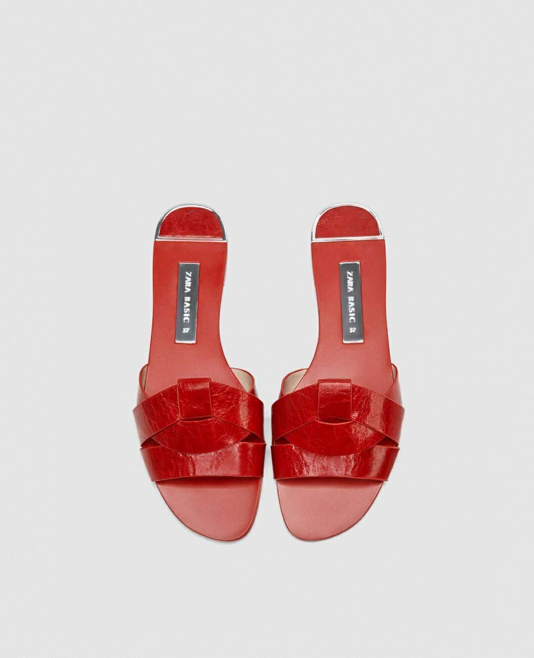 Κομψά Δερμάτινα Mules Flat με Διαχρονικό Σχεδιασμό