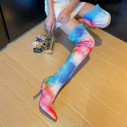 Εντυπωσιακές Over the Knee Μπότες με Tie-Dye Λάμψη