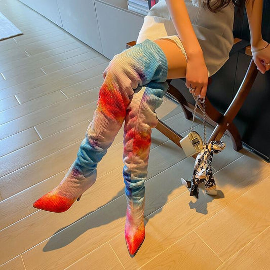 Εντυπωσιακές Over the Knee Μπότες με Tie-Dye Λάμψη