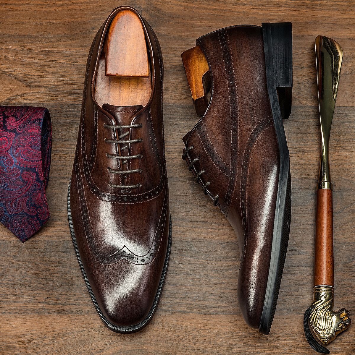 Brogues Με Κλασική Καμπύλη & Στιλπνό Φινίρισμα