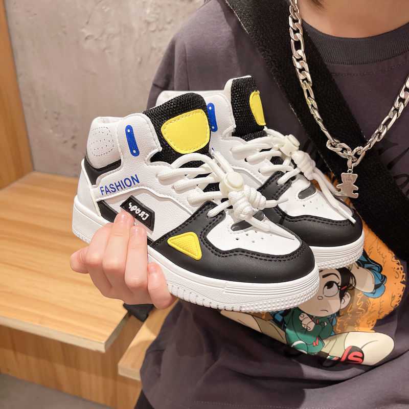 High-Top Sneakers με Δίχρωμο Σχεδιασμό & Κορδόνια