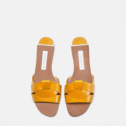 Κομψά Δερμάτινα Mules Flat με Διαχρονικό Σχεδιασμό