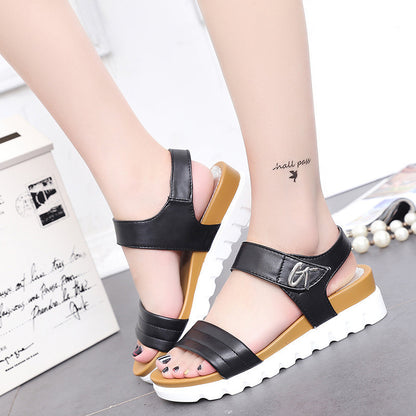 Flatform Σανδάλια με Μοντέρνο Σχέδιο & Ανάγλυφη Σόλα