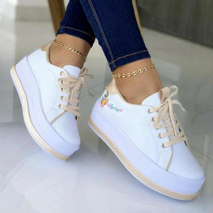 Γυναικεία Sneakers με Πλατφόρμα & Λουλουδάτο Κέντημα