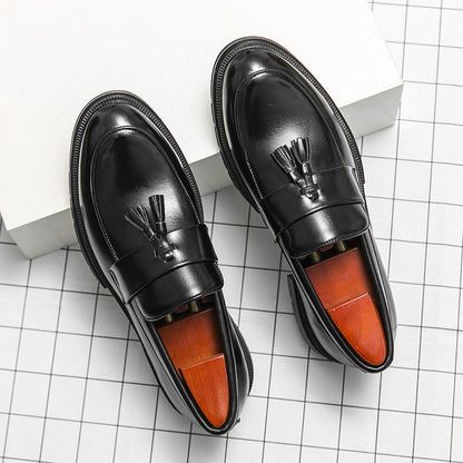 Κλασικά Δερμάτινα Loafers με Διακοσμητικές Φούντες & Αντιολισθητική Σόλα