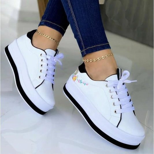 Γυναικεία Sneakers με Πλατφόρμα & Λουλουδάτο Κέντημα