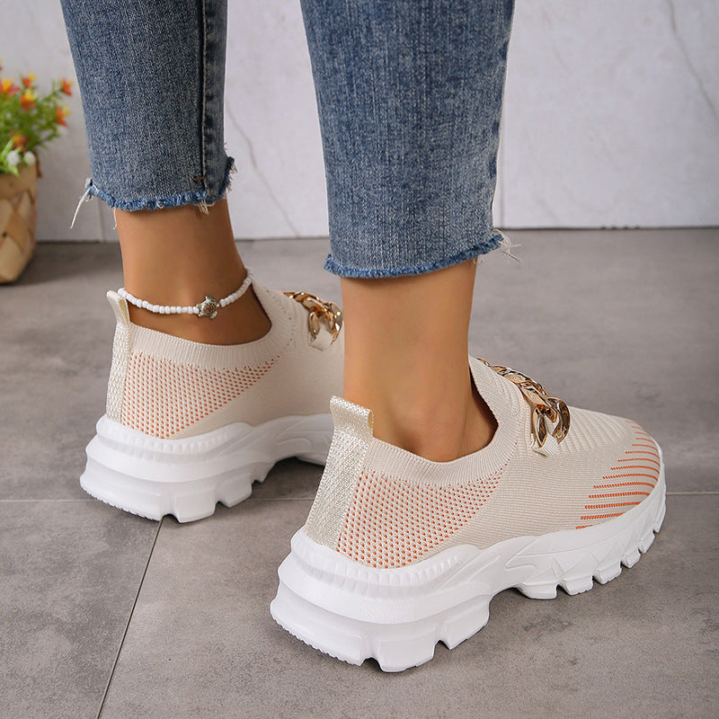 Γυναικεία Slip-On Παπούτσια με Διακοσμητική Αλυσίδα